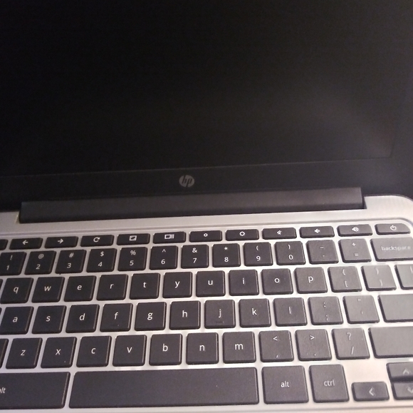 BRAND NEW LAPTOP HP - Picture 7 of 7